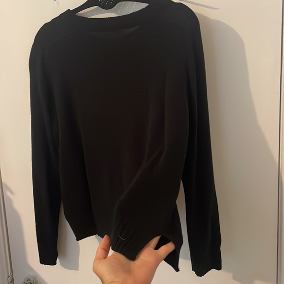 LARGE black acrylic top. THICK perfect for winter H&M - Picture 3 of 3